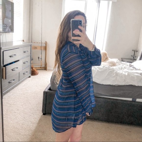 CAbi Alex Striped Split Back Blouse Blue Small - Picture 4 of 10